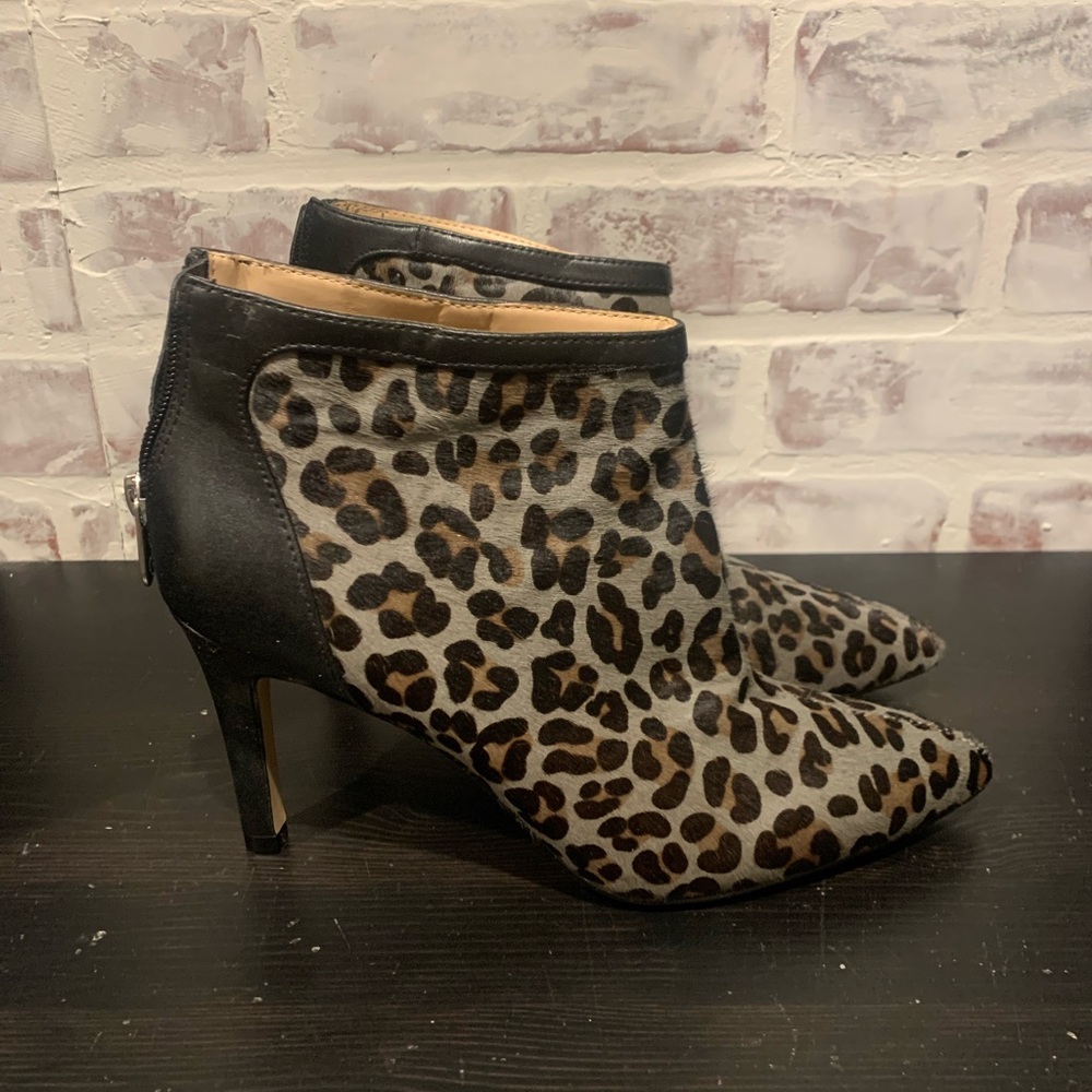 Adrienne Vittadini Nyla leopard dyed calf hair booties Size 8.5 Flint Grey used